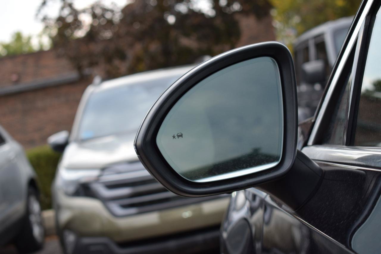 Used 2021 Buick Envision Essence w/ Technology Package I FWD image 12