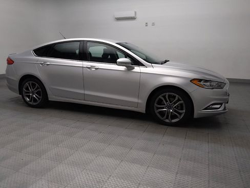 Used 2017 Ford Fusion SE w/ Equipment Group 201A image 11
