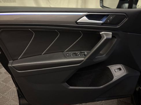 Used 2024 Volkswagen Tiguan SE R-Line image 10