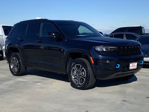 Used 2023 Jeep Grand Cherokee Trailhawk w/ Advanced Protech Group II image 2