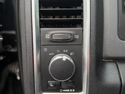 Used 2016 RAM 1500 Classic SLT RWD image 15