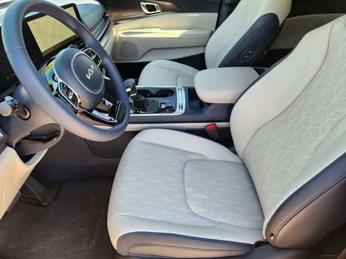 New 2026 Kia Carnival SX w/ SX Dark Edition Package FWD image 9