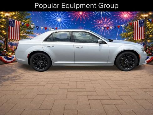 Used 2021 Chrysler 300 Touring L w/ Popular Equipment Group AWD/4WD image 8