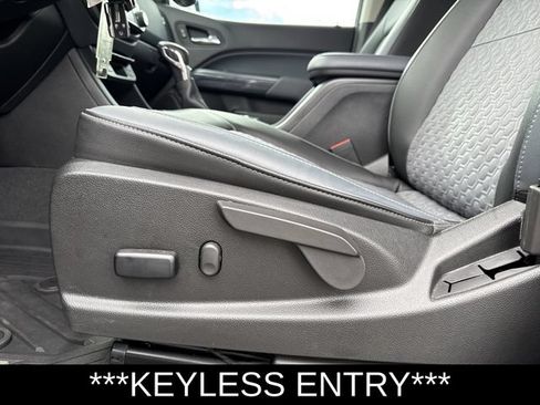 Used 2022 Chevrolet Colorado Z71 w/ Z71 Midnight Edition AWD/4WD image 11