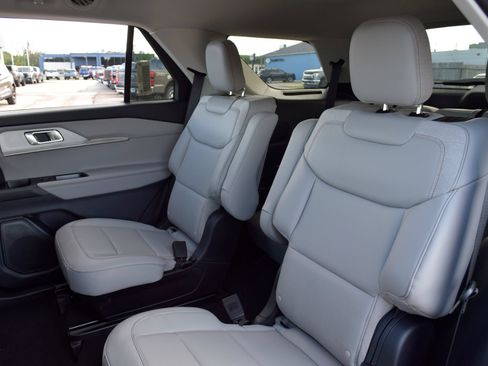 New 2026 Ford Explorer Active w/ Active Comfort Package RWD image 18