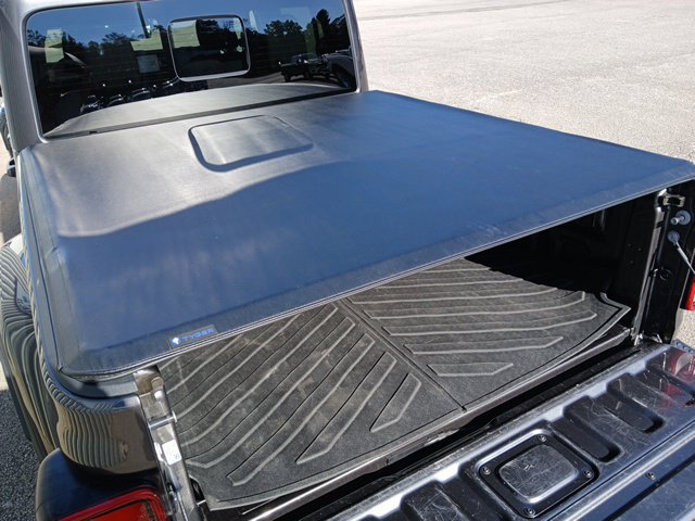 Used 2025 Jeep Gladiator Sport AWD/4WD image 6