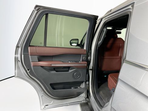 Used 2024 Ford Expedition Limited image 27