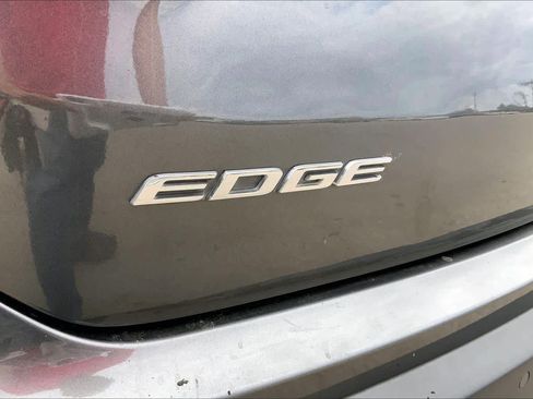 Used 2019 Ford Edge Titanium image 29