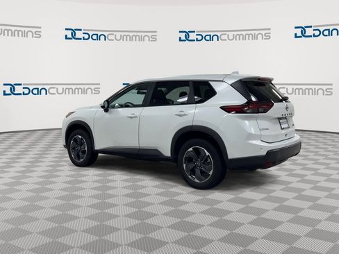 Used 2024 Nissan Rogue SV image 6