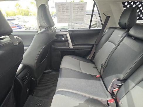 Used 2022 Toyota 4Runner SR5 Premium image 11