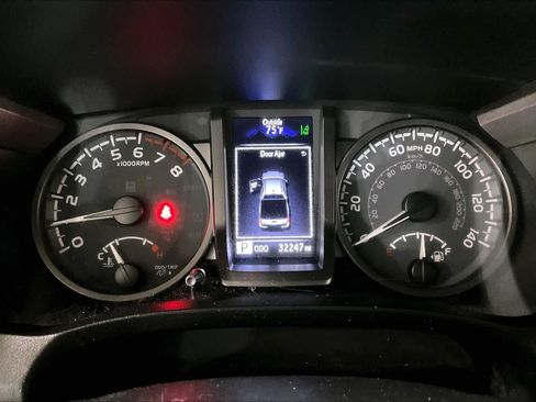 Used 2022 Toyota Tacoma TRD Off-Road w/ Technology Package AWD/4WD image 26