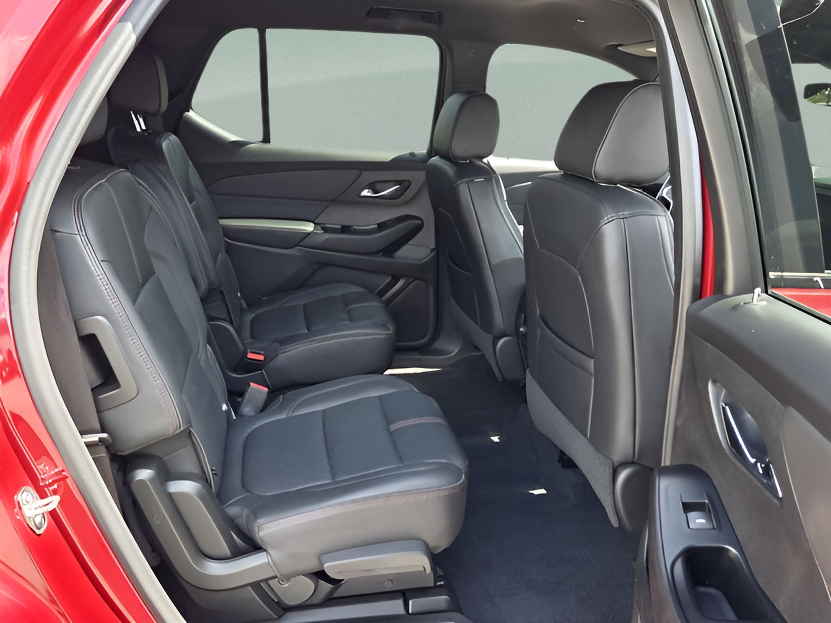 Used 2023 Chevrolet Traverse RS FWD image 14