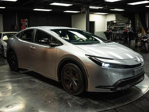 Used 2024 Toyota Prius LE image 5