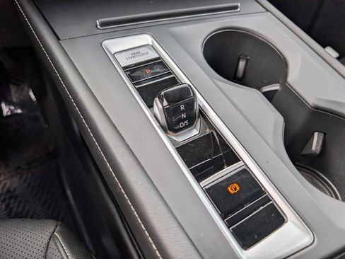 Used 2024 Volkswagen Atlas SE image 26