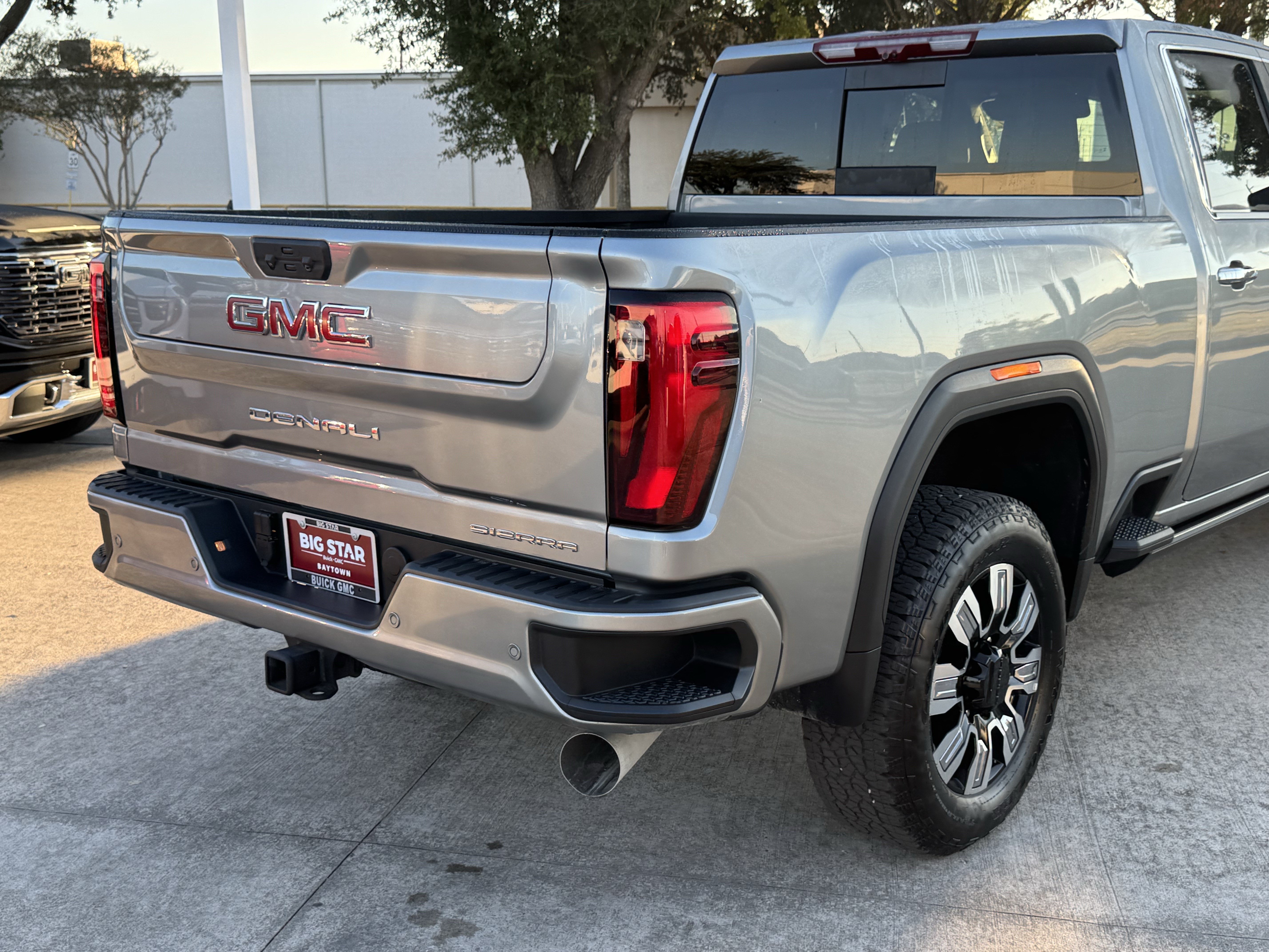 Used 2025 GMC Sierra 2500 Denali w/ Denali Reserve Package AWD/4WD image 7