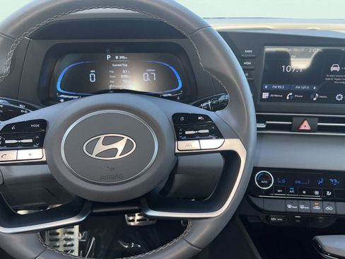 Certified 2025 Hyundai Elantra Sport image 9