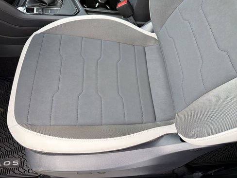 New 2026 Volkswagen Taos SE FWD image 14