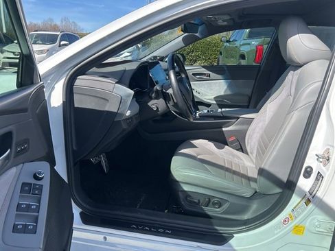 Used 2019 Toyota Avalon Touring image 11