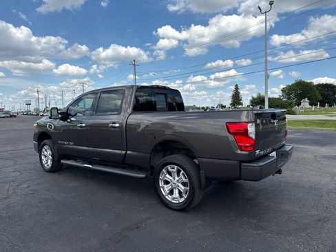 Used 2017 Nissan Titan SL AWD/4WD image 3