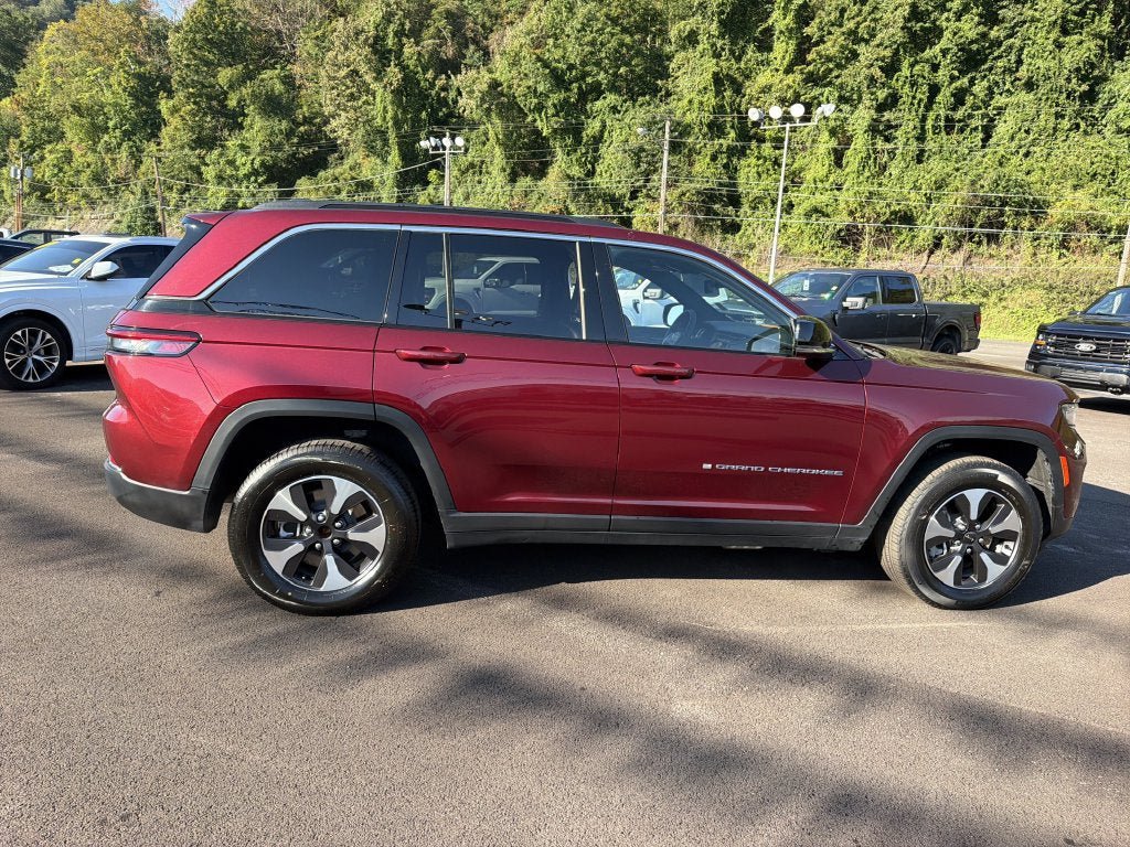 Used 2024 Jeep Grand Cherokee Limited 4xe AWD/4WD image 3