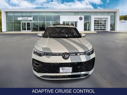 New 2026 Volkswagen Tiguan SEL R-Line image 2