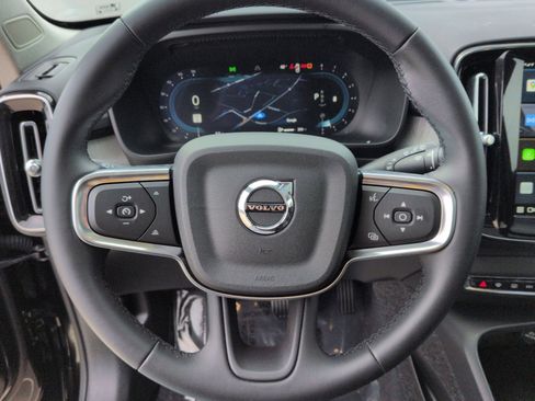 Certified 2025 Volvo XC40 B5 Plus image 16