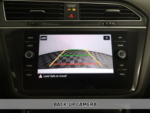 Used 2023 Volkswagen Tiguan SE FWD image 5
