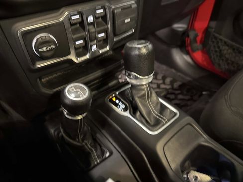 Used 2019 Jeep Wrangler Unlimited Sahara image 23