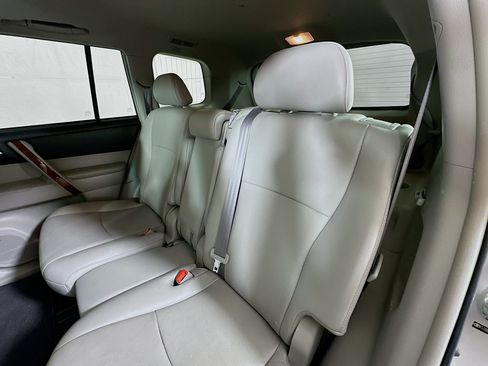 Used 2011 Toyota Highlander Limited w/ Tow Pkg AWD/4WD image 24