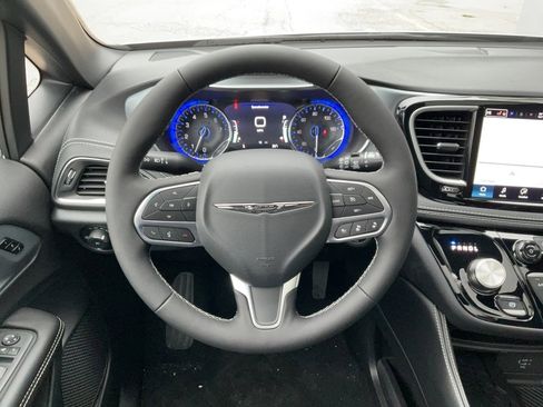 New 2026 Chrysler Pacifica Limited image 11