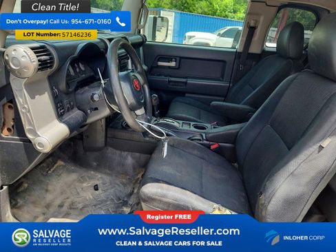 Used 2010 Toyota FJ Cruiser 2WD image 9