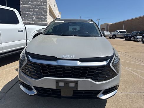 Used 2023 Kia Sportage SX image 2