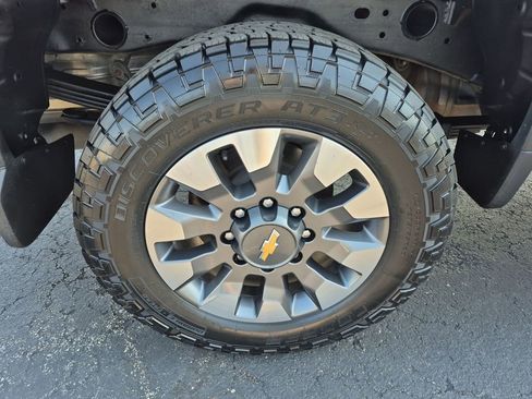 Used 2021 Chevrolet Silverado 2500 Custom w/ Custom Value Package AWD/4WD image 17