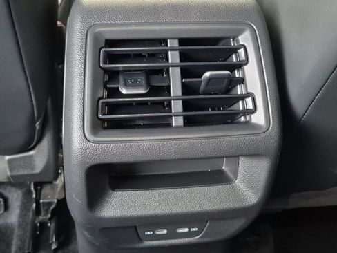 Used 2026 Volkswagen Tiguan SE FWD image 15