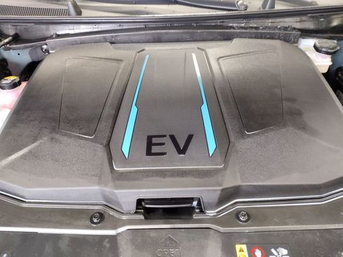 Certified 2023 Hyundai Ioniq 5 Limited w/ Cargo Package image 8