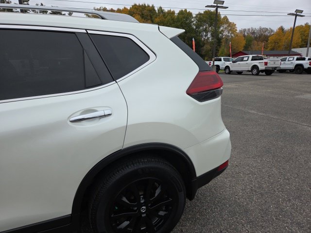 Used 2018 Nissan Rogue SV FWD image 17