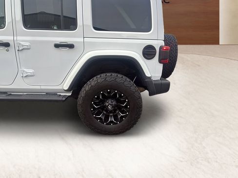 Used 2020 Jeep Wrangler Unlimited Sahara image 18