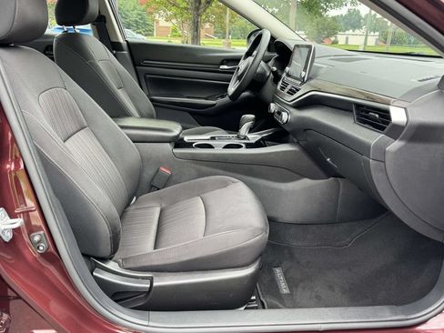 Used 2024 Nissan Altima 2.5 SV FWD image 14