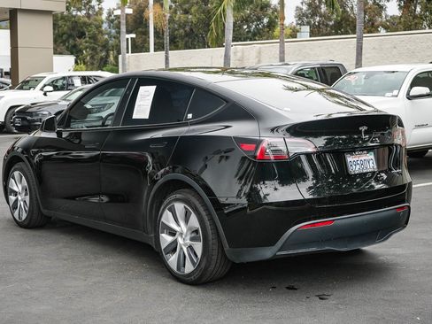 Used 2024 Tesla Model Y Long Range AWD/4WD image 4