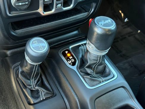 Used 2020 Jeep Wrangler Unlimited Sahara image 12