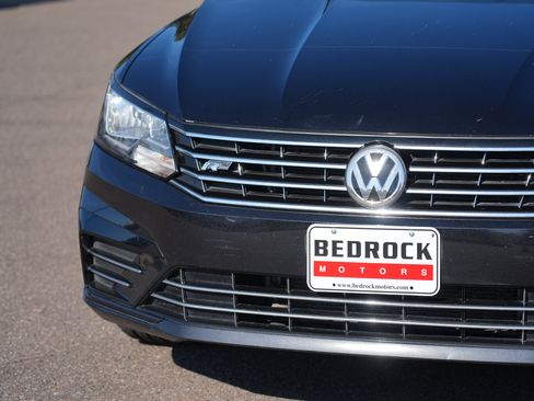 Used 2017 Volkswagen Passat 1.8T R-Line FWD image 9