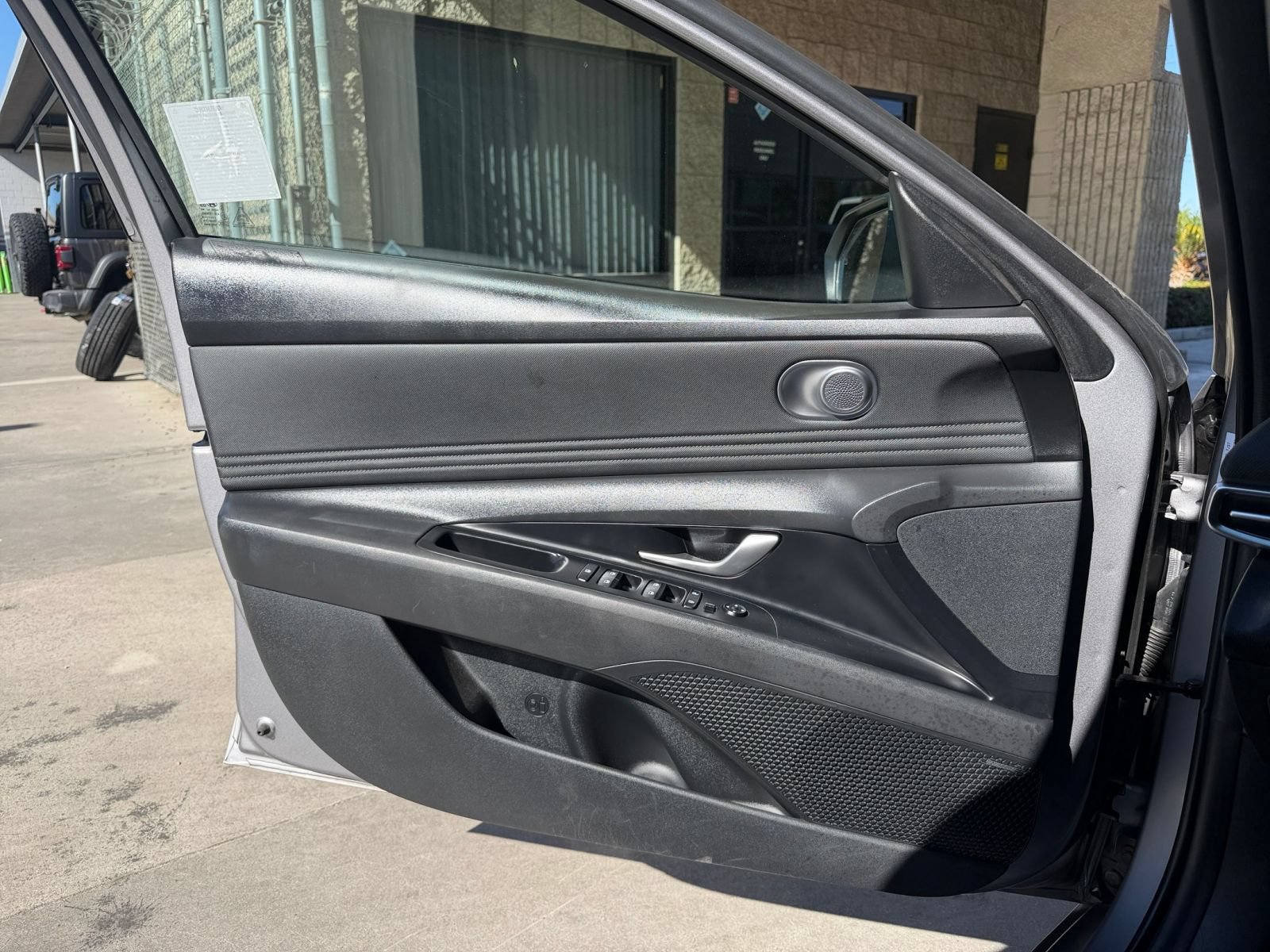 Used 2025 Hyundai Elantra Limited FWD image 18