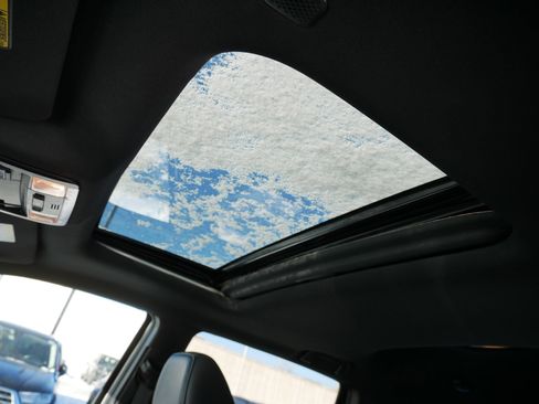 Used 2021 Toyota Tacoma Limited image 33