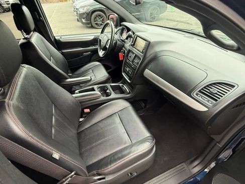 Used 2017 Dodge Grand Caravan GT image 36