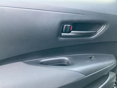 Certified 2025 Toyota Corolla LE FWD image 9