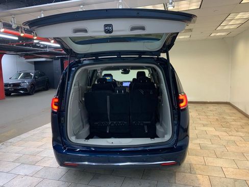 Used 2022 Chrysler Pacifica Touring-L w/ Uconnect Theater Family Group image 46
