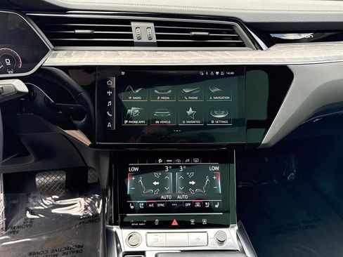 Used 2023 Audi e-tron Premium Plus w/ Premium Plus Package AWD/4WD image 17