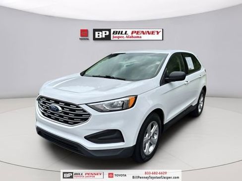 Used 2020 Ford Edge SE image 3