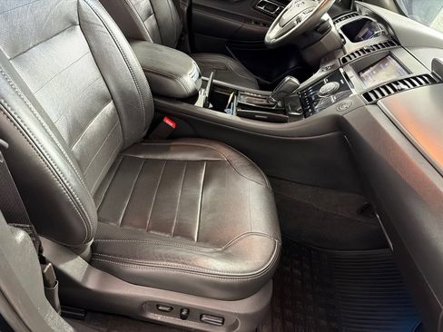 Used 2013 Ford Taurus SHO image 24