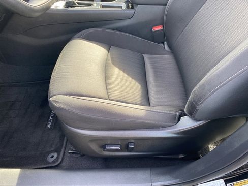 Used 2024 Nissan Altima 2.5 SV image 4